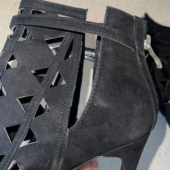 3 For $12 Womens Report Heels - Picture 8 of 13